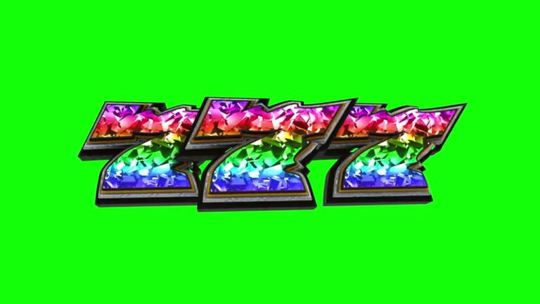 宝石のような虹色の777が並ぶグリーンバック素材｜無料DLのサムネイル